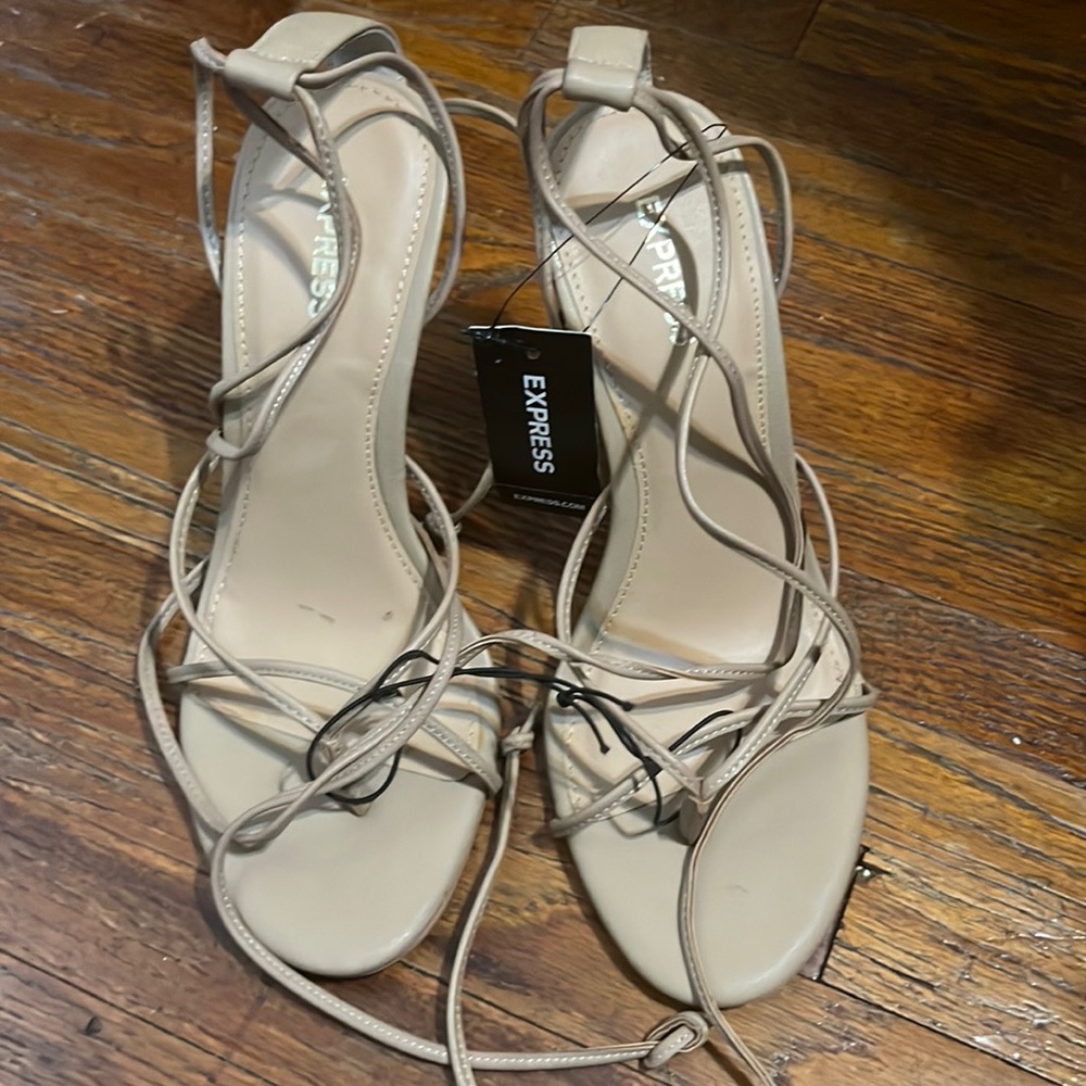 NWT EXPRESS - Size 7 nude heels
